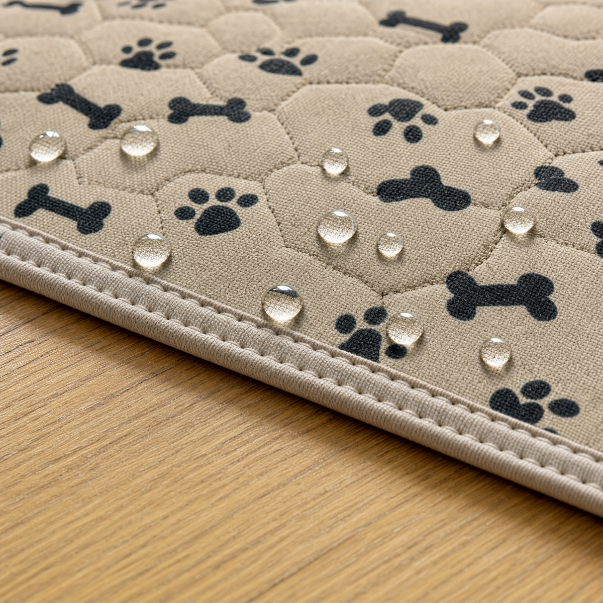 Close-up of the sealed edge of the pee pad